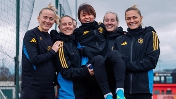 「愛されてる」「素敵」「スーパースター帰還」アジア制覇のなでしこ選手たち、海外チーム帰還で感動的シーンが話題