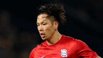 三刀流！？28歳日本代表経験MF、英国で右SBにコンバート→急造CBとしてもプレー