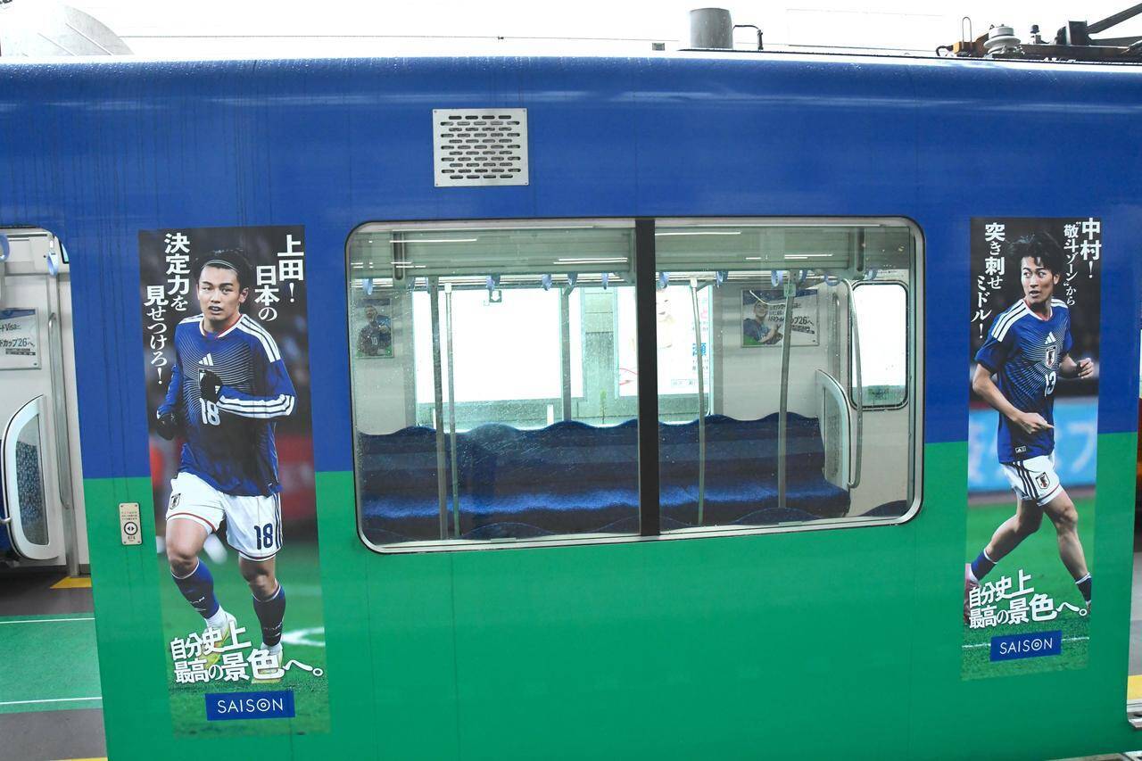 「サッカー日本代表を応援するきっかけになれば」西武鉄道40000系「SAMURAI BLUE トレイン by SAISON」が絶賛運行中！その全貌に迫る