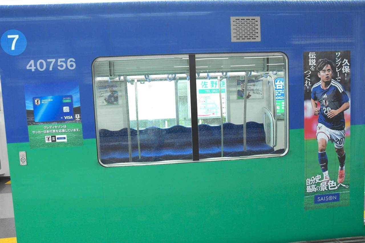 「サッカー日本代表を応援するきっかけになれば」西武鉄道40000系「SAMURAI BLUE トレイン by SAISON」が絶賛運行中！その全貌に迫る