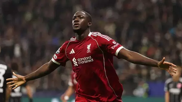 フランス代表DFの“ドラゴンボールコスプレ”が話題に！遠藤航も「Gokuuuu」と反応