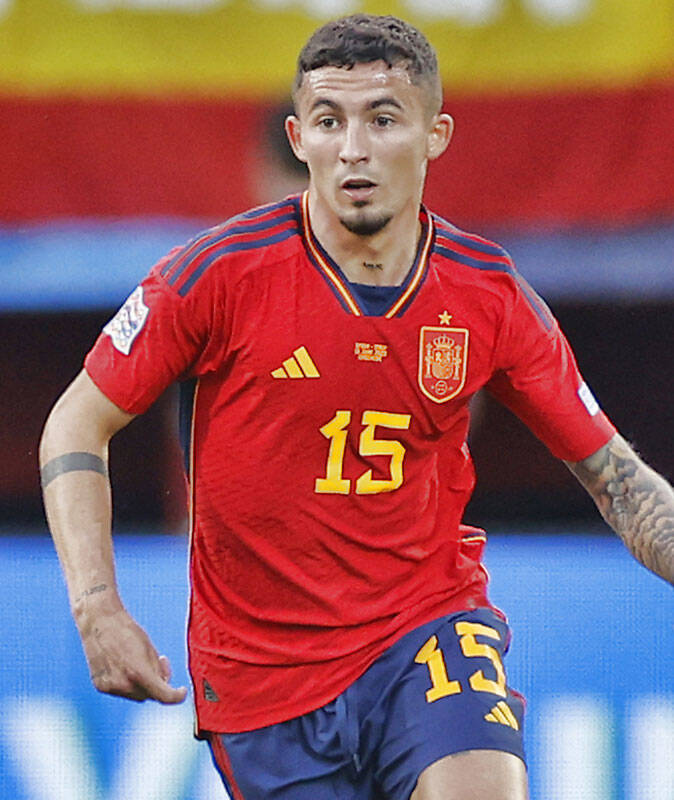 スペイン代表、歴代最高「赤いユニフォーム」6選！美しき“La Roja”の軌跡