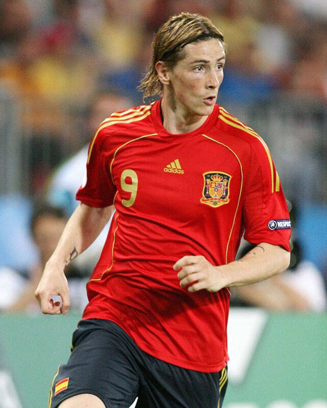 スペイン代表、歴代最高「赤いユニフォーム」6選！美しき“La Roja”の軌跡