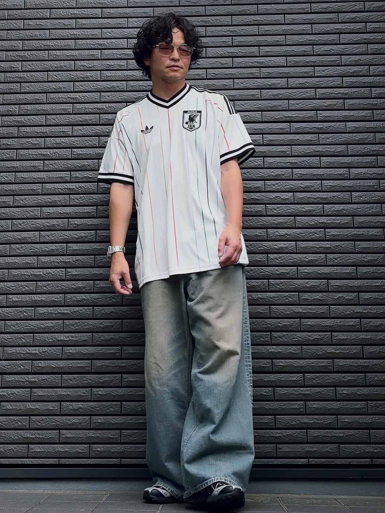 今トレンドの【ゲームシャツ】がアツい！ 大人に似合う「スポーティーコーデ」