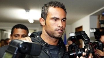 愛人殺害で懲役22年のブラジル元スター選手、仮釈放中に試合出場…無許可の3000キロ移動で仮釈放取り消し