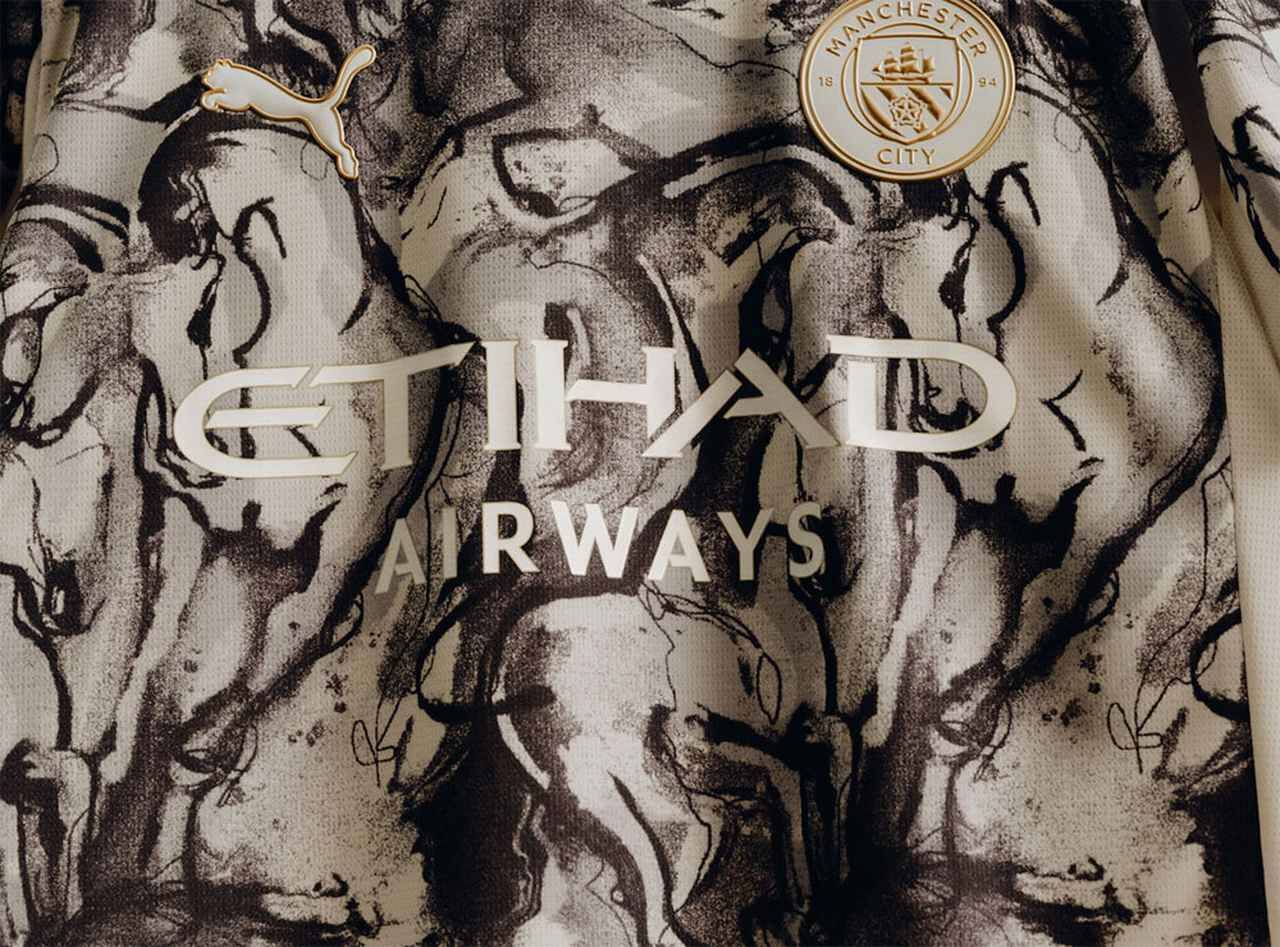 マンチェスター・シティ、旧正月を祝う「馬コレクション」を発表！中国風に“火の馬”を描く