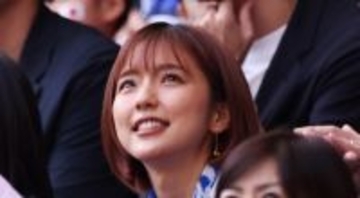「アイドル復活みたいでかわいい！」柴崎岳の妻・真野恵里菜さん、最近で一番長いロングヘアになる