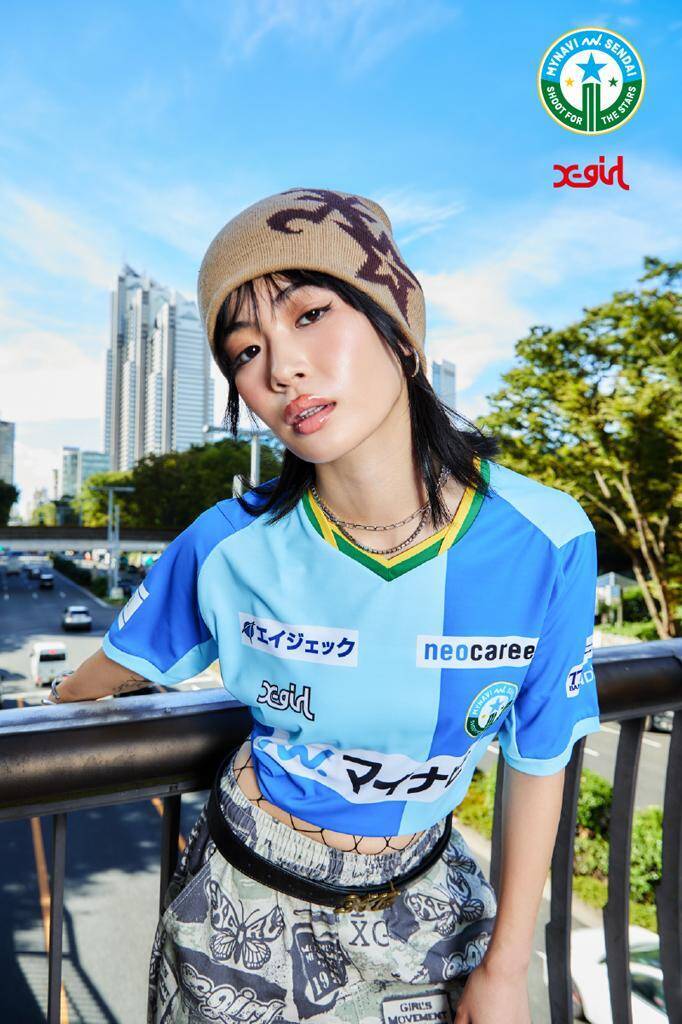 ストリートブランド「X-girl」が女子サッカーのユニフォームをおしゃれに公開！