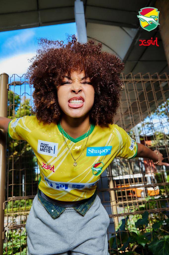 ストリートブランド「X-girl」が女子サッカーのユニフォームをおしゃれに公開！