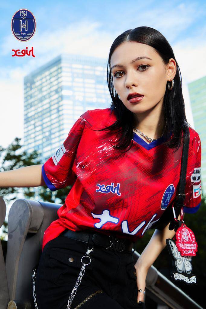ストリートブランド「X-girl」が女子サッカーのユニフォームをおしゃれに公開！