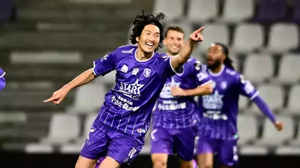 34歳元日本代表、ベルギー2部で英雄に！現地若手が最大限の敬意「あなたはレジェンド！日々あなたから学んでいます」