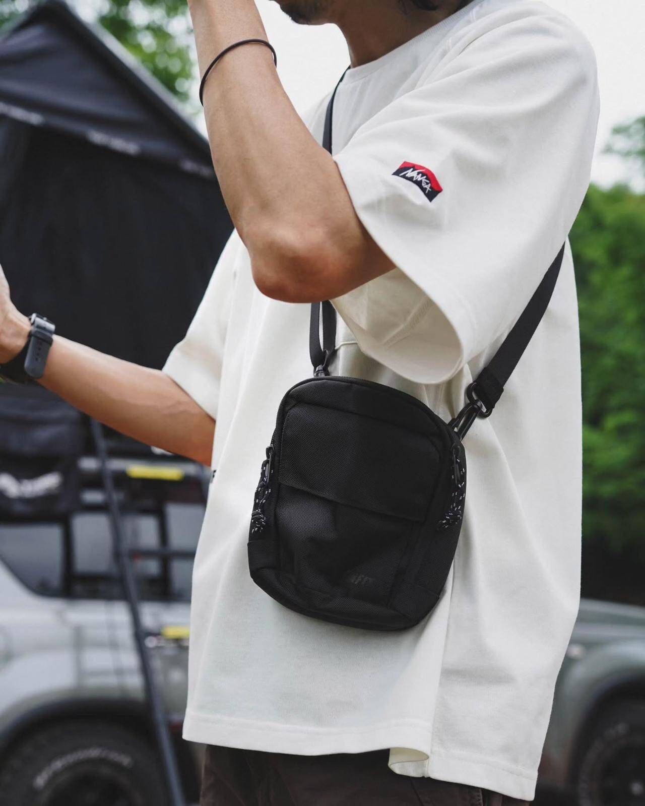 手ぶらでスマートに。夏の軽装にちょうどいい「大人のミニバッグ」