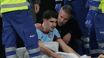 上田と渡辺のフェイエ、19歳のファンペルシー息子が涙の負傷…父である監督は「心が張り裂けそう」