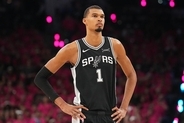 「コウモリと同じくらい……」とウェンバンヤマが語ったNBAファイナル乱入事件、男の本当の目的とは