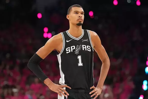 「コウモリと同じくらい……」とウェンバンヤマが語ったNBAファイナル乱入事件、男の本当の目的とは