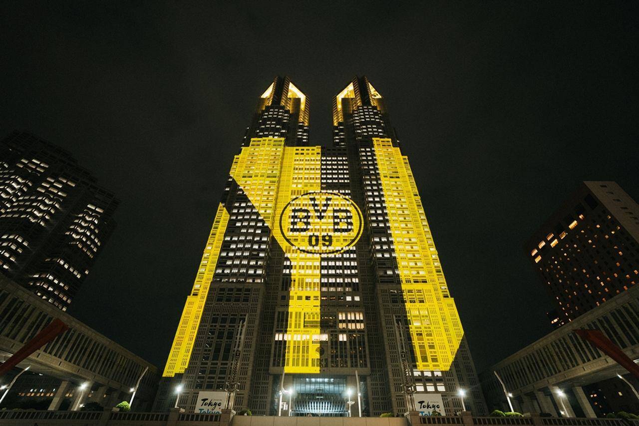 来日中のドルトムント、「BVB World Street Series Tokyo」を東京都庁で開催！最後はプロジェクションマッピングで大盛り上がり