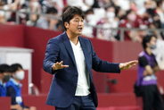 の元日本代表の三浦淳寛氏がハーフタイムイベントで右頬骨・歯槽骨骨折の重傷、SNSではファンから心配の声