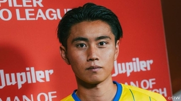 日本人コンビ、日本人GKから欧州でアベックゴール！悪夢的展開に「腹立たしい、プレゼントか」と監督憤慨