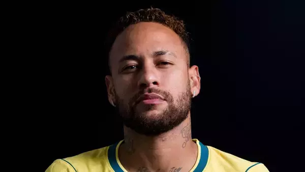 怪我の34歳ネイマール、W杯直前にイメチェン！現地賛否…「薄毛を隠すため」「いつも彼をいじめる」