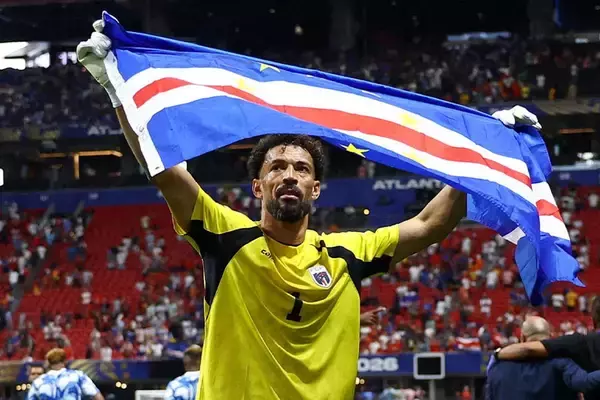 スペインを無失点に抑えた40歳GKが涙を流した理由、母のビザ問題が米議員を動かすまで