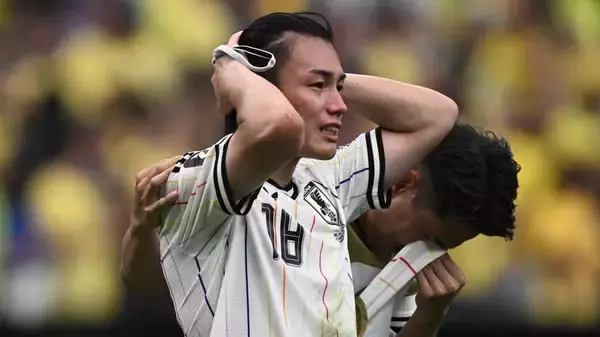 W杯で涙する日本代表エースをカメラから守った21歳後輩、理由を明かす 「悔しくて泣いてんのに…」