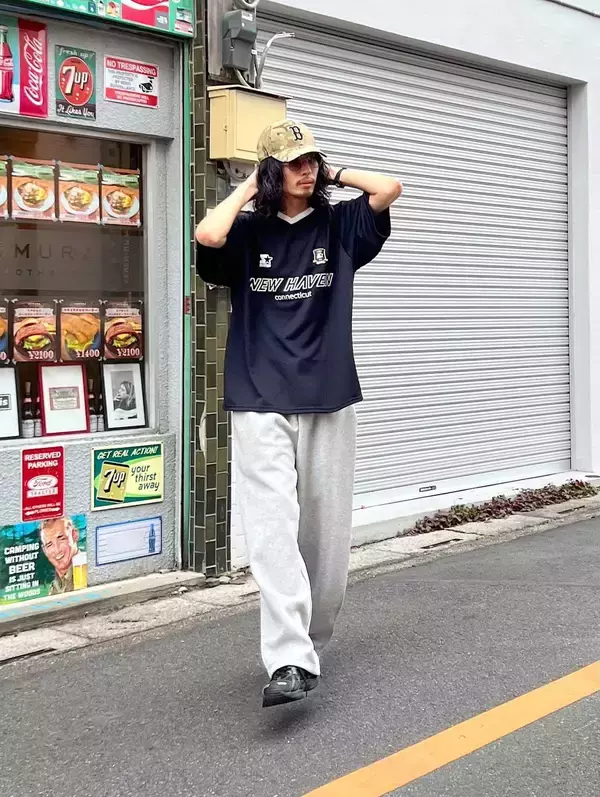 【ゲームシャツ】への熱がアガる……！ 大人が試したい「スポーツMIXコーデ」
