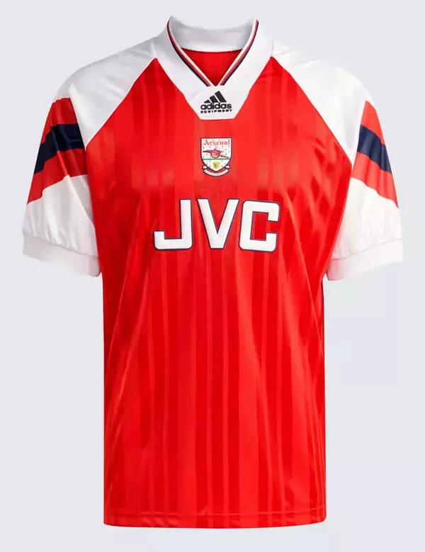 プレミア名門が90年代の復刻ユニフォームを発売！「完コピ」で再現したレトロユニ