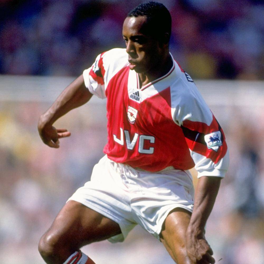 プレミア名門が90年代の復刻ユニフォームを発売！「完コピ」で再現したレトロユニ