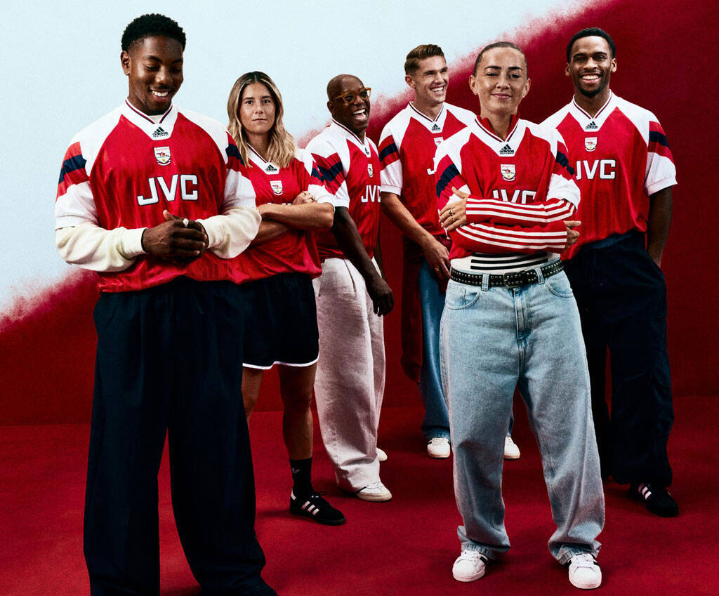 プレミア名門が90年代の復刻ユニフォームを発売！「完コピ」で再現したレトロユニ