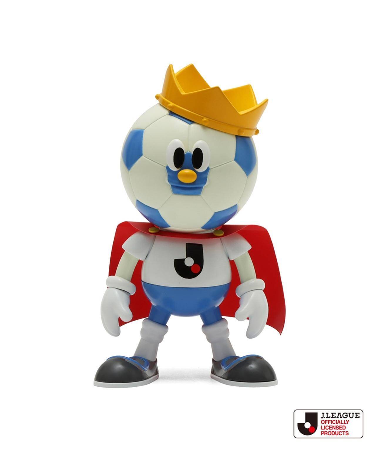 atmos×Jリーグの初コラボアパレルが実現！なぜか「Jリーグキング」のソフビフィギュアも登場…後ろ姿もかわいい