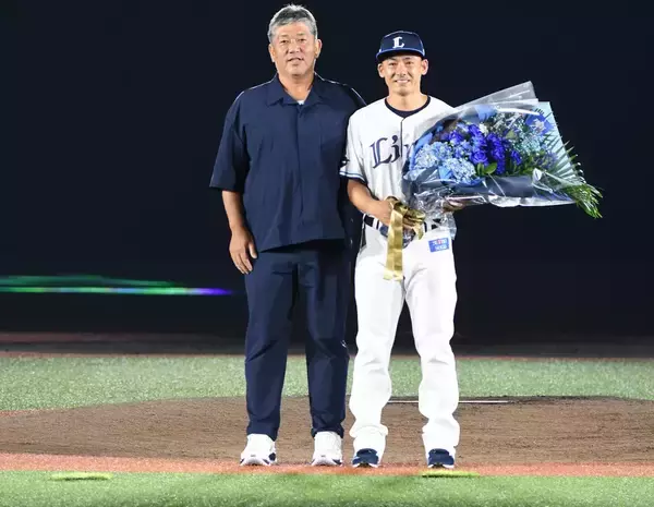 野茂英雄、西武・栗山巧のセレモニーにサプライズ登場！「引退を撤回して」と懇願