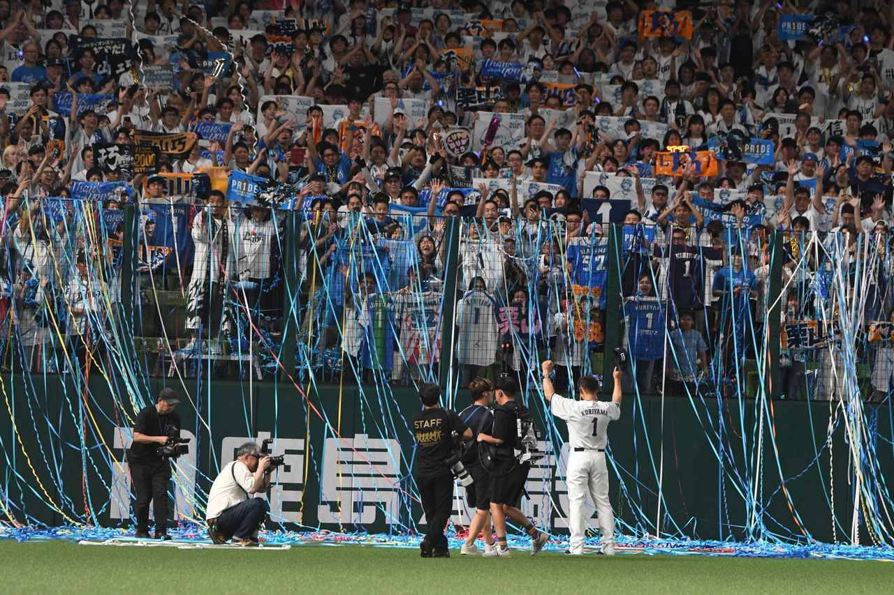 野茂英雄、西武・栗山巧のセレモニーにサプライズ登場！「引退を撤回して」と懇願