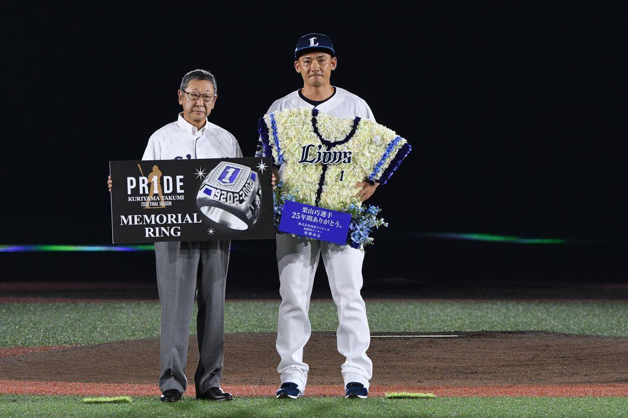 野茂英雄、西武・栗山巧のセレモニーにサプライズ登場！「引退を撤回して」と懇願