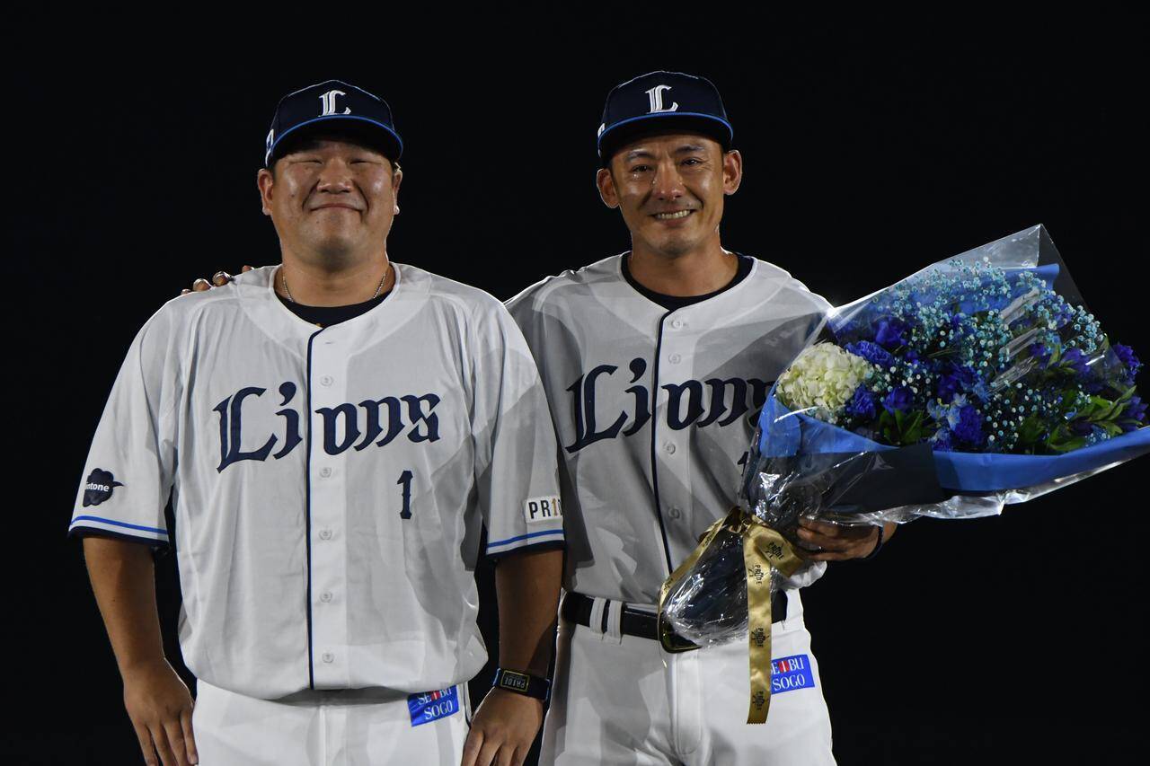 野茂英雄、西武・栗山巧のセレモニーにサプライズ登場！「引退を撤回して」と懇願