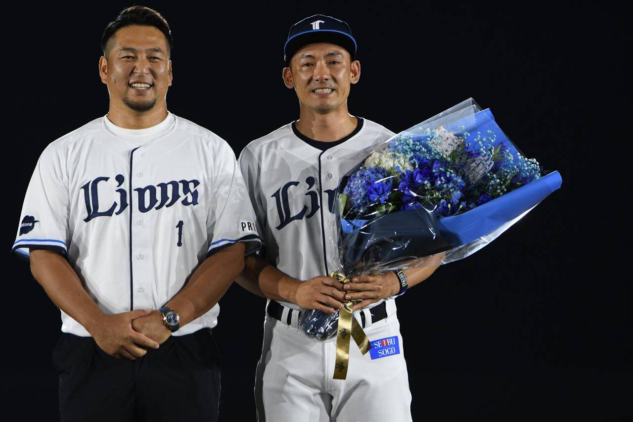 野茂英雄、西武・栗山巧のセレモニーにサプライズ登場！「引退を撤回して」と懇願