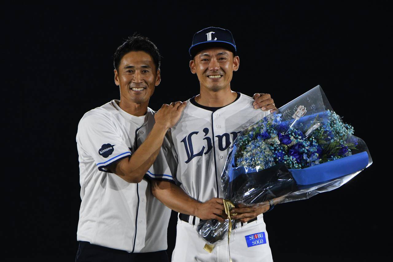 野茂英雄、西武・栗山巧のセレモニーにサプライズ登場！「引退を撤回して」と懇願