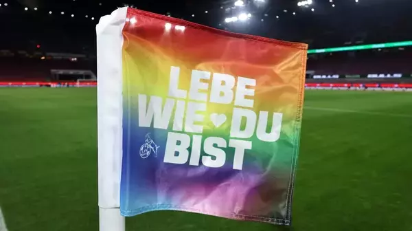 バイセクシャル公表のドイツ人審判、50,000人の前で同性パートナーにプロポーズ！「勇気を与えてくれた」と日本人古巣チームに感謝