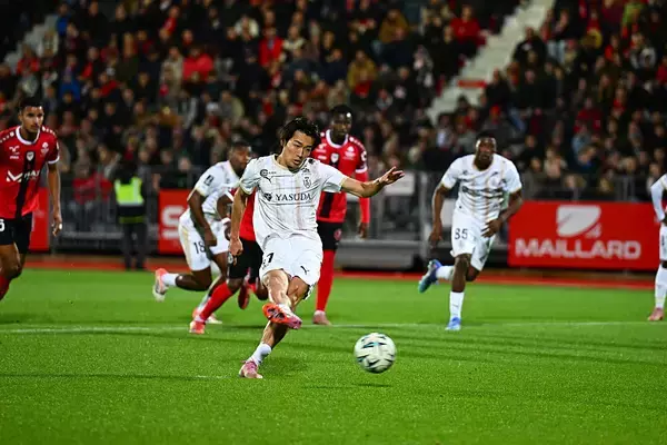 25歳日本代表FW、仏2部リーグで2ゴールの大暴れ！「強烈シュート！ DF2人は何もできず」と現地脱帽