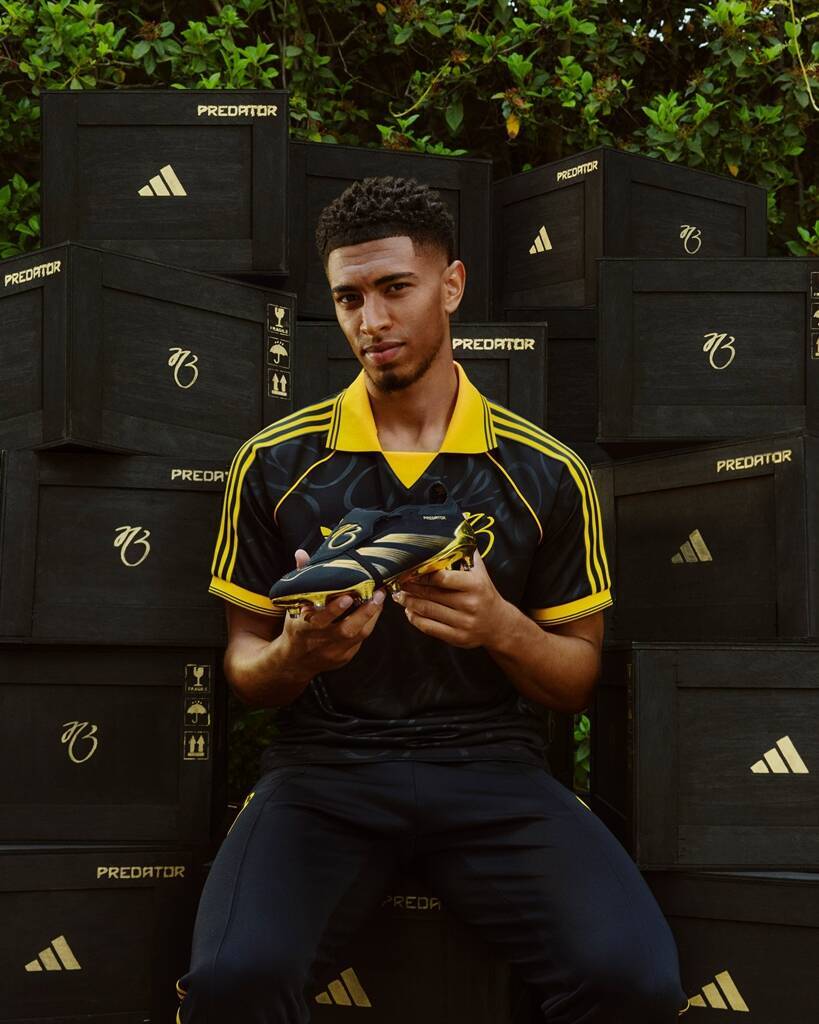 adidasと契約する世界的スター、かっこいいシグネチャースパイクの着用 
