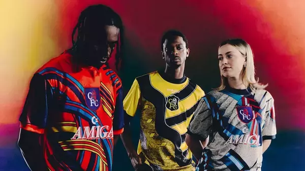 チェルシーが90年代「ド派手GKユニフォーム」復刻版を発売！“レジェンドGK”がモデルで登場