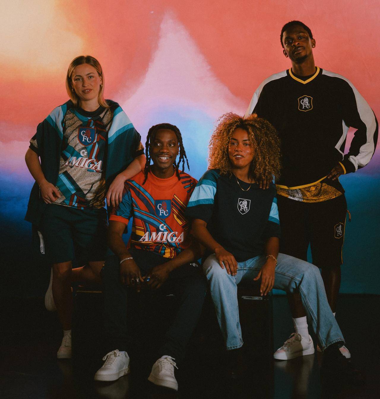 チェルシーが90年代「ド派手GKユニフォーム」復刻版を発売！“レジェンドGK”がモデルで登場