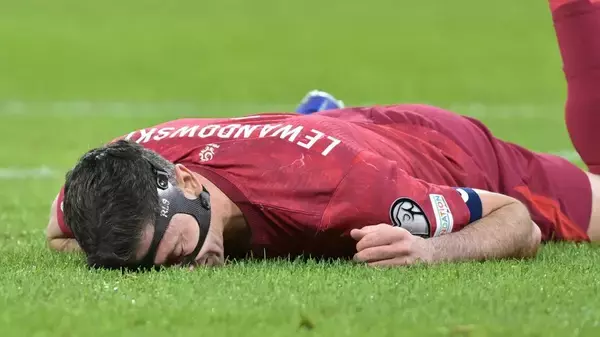 日本代表と再戦ならず！37歳レヴァンドフスキ、W杯予選敗退で涙…意味深BGMを投稿