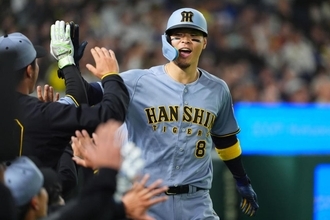 阪神・佐藤輝明が三冠王確定！史上9人目、村上宗隆以来4年ぶり―― 最多安打も含め驚異の打撃4冠獲得