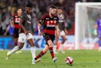 「『娘はただ笑っただけ』元アーセナルのジョルジーニョ、人気歌手のボディガードが11歳の娘を叱責し泣かせたと告発→世界的炎上に」