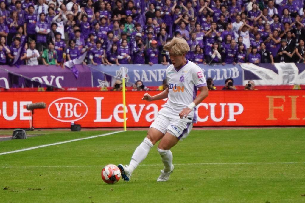 J1サンフレッチェ広島がルヴァン杯制覇！DF中野就斗が自慢の強肩で先制点アシスト「野球選手を目指していた」