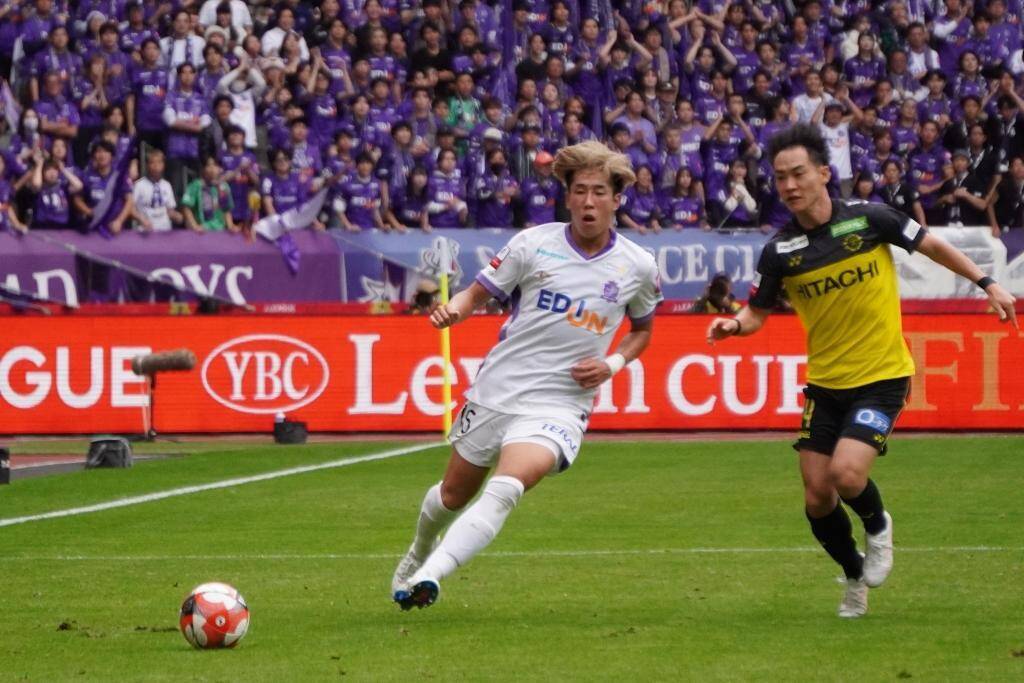 J1サンフレッチェ広島がルヴァン杯制覇！DF中野就斗が自慢の強肩で先制点アシスト「野球選手を目指していた」