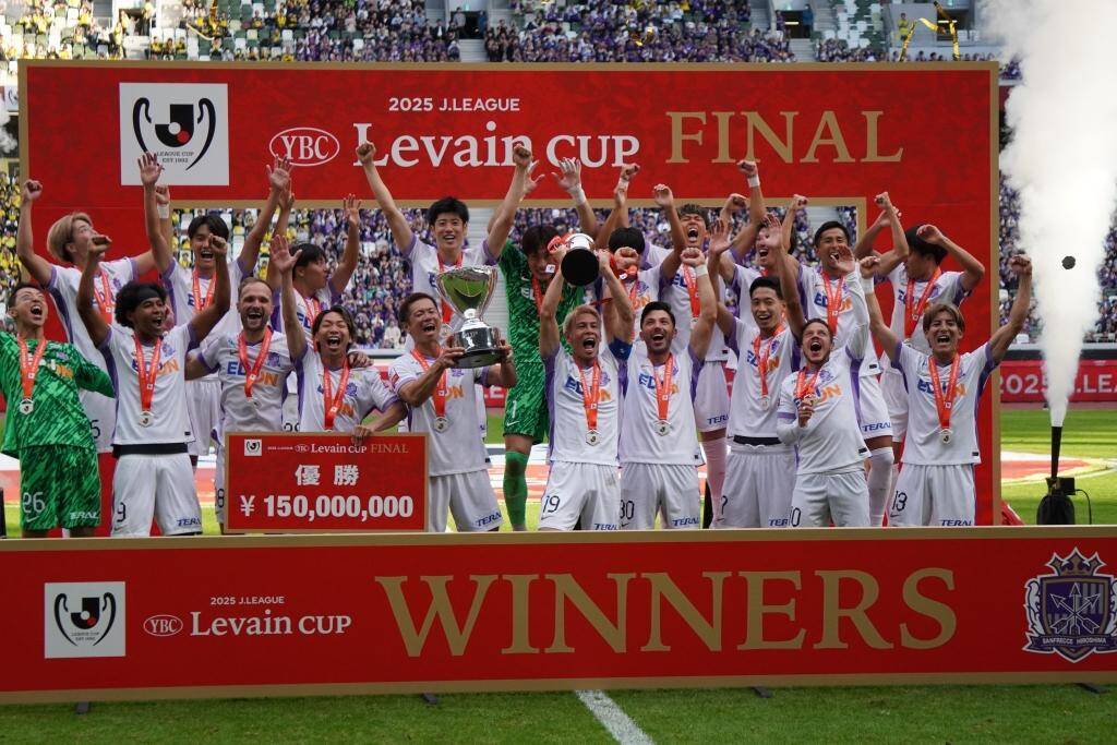 J1サンフレッチェ広島がルヴァン杯制覇！DF中野就斗が自慢の強肩で先制点アシスト「野球選手を目指していた」