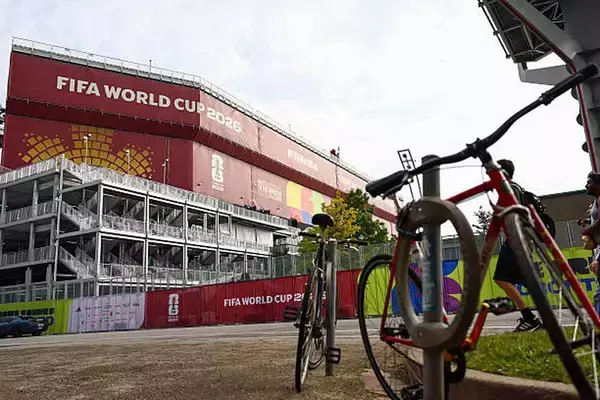 W杯のために21ヶ月自転車を漕いだ男たち、27ヶ国26,000kmという「史上最も遠回りな観戦」