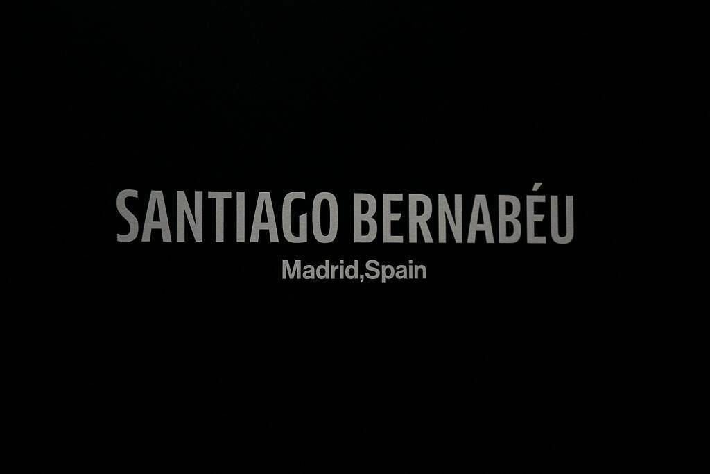 Jリーグオフィスのチャンピオンモニュメントを撮影！J1連覇の神戸とリーグ杯覇者の名古屋のラッピングは迫力満点