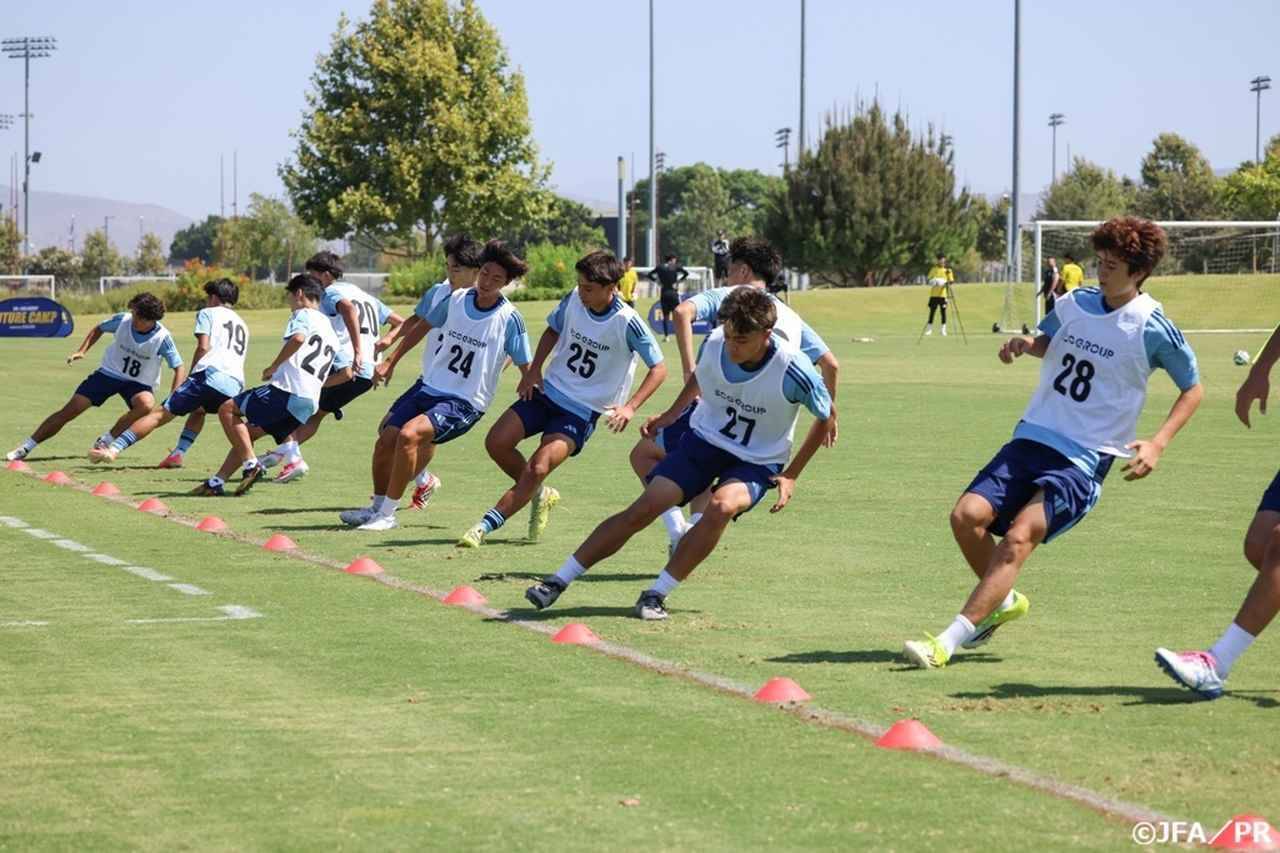 日本サッカー協会、『ブルーロック』コラボで初開催の“U-17日系選手キャンプ”に34人が参加！宮本恒靖会長がその意義を語る